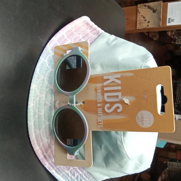 KIDS SUNGLASS BUCKET HAT SET - Picture 1 of 6